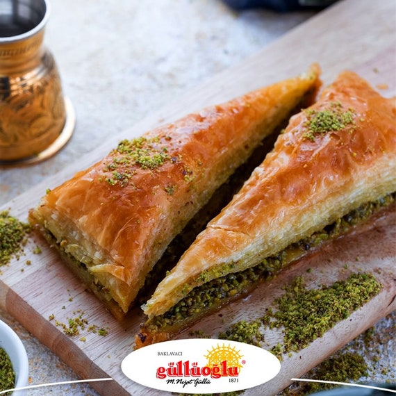 Baklavacı Güllüoğlu Pistachio Baklava Carrot Slice 454g